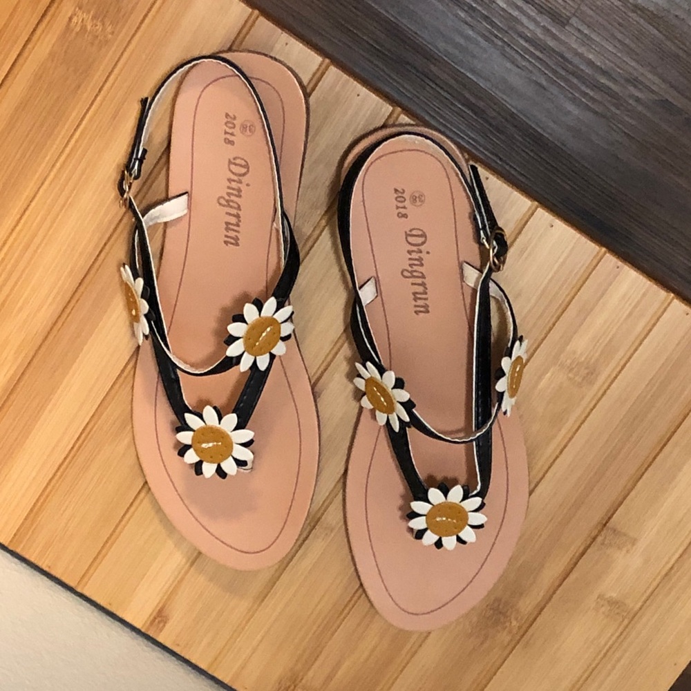 NEW Flower Sandals - Picture 3 of 3